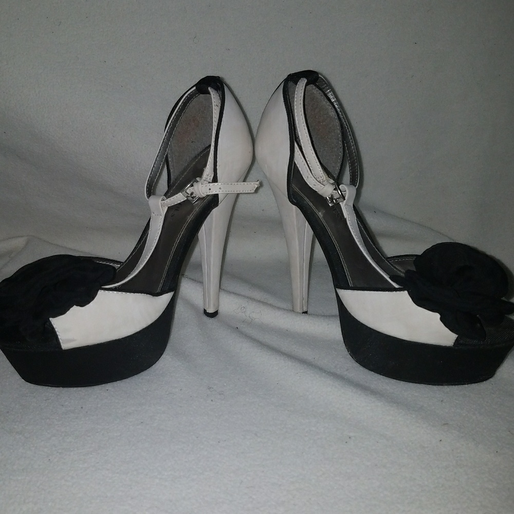 Classic Bow Heel